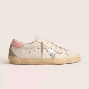 Chaussures Rétro Effet Vieilli pour Femme, Chaussures de Sport Plates en Cuir Effet Vieilli avec Étoiles pour Homme, Semelle Intérieure Rehaussante à Cinq Branches en Forme d'Étoile - Product Image 3