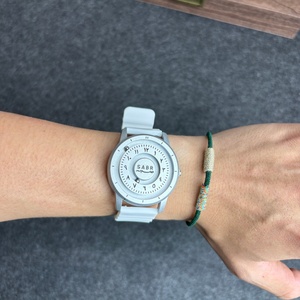 Montre à quartz pour homme en acier inoxydable noir personnalisée, verre avec chiffres arabes, bracelet en silicone gradué à perles magnétiques, tendance - Product Image 5