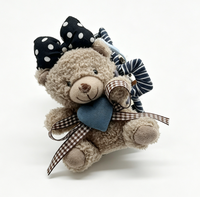 Peluche ours super mignonne avec accessoires de personnalité exagérés et uniques. Une jolie coiffe de style Lolita.