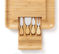 Plateau à fromages en bambou de petite taille avec ensemble de couteaux en acier inoxydable, écologique, compatible micro-ondes, plateau de charcuterie unique pour Noël