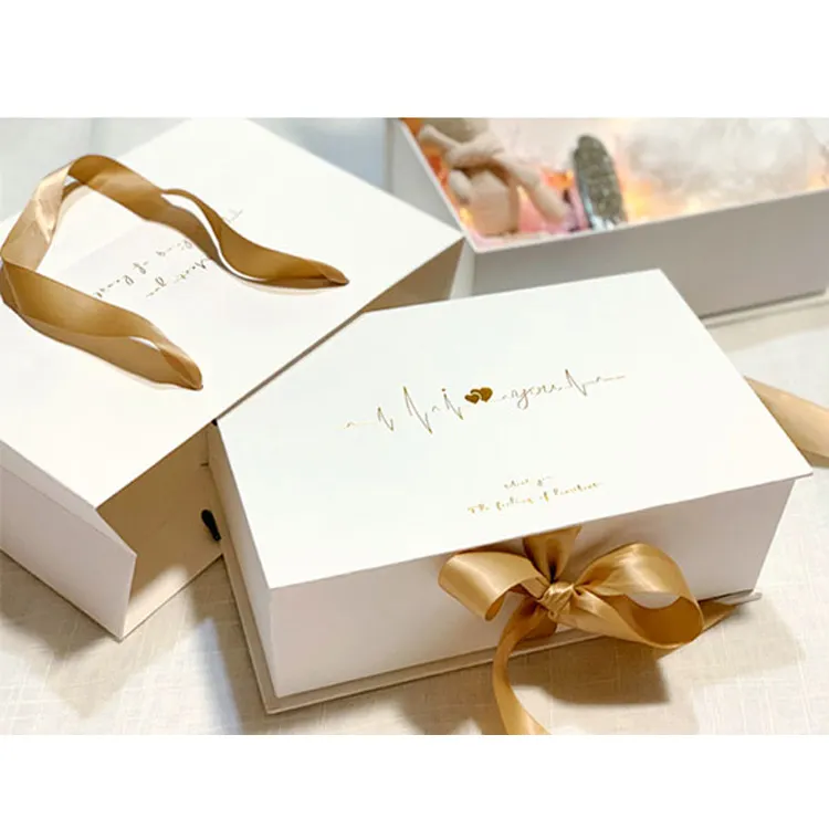 Individuell bedrucktes Logo kleine billige Produkte mit Einsatz weiße harte magnetische Kleidung Geschenkset Boxen zum Verpacken