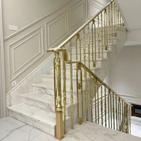 Rampe d'escalier spirale moderne en alliage d'aluminium sur mesure haut de gamme, sculptée avec une allure artistique grandiose et une robustesse sécurisée