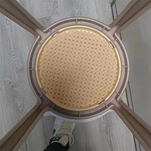 Tabourets colorés nordiques personnalisés à bas prix, chaises de restaurant en plastique à vendre - Product Image 6