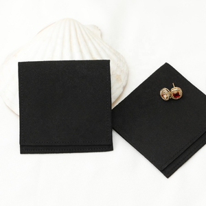 Pochettes à bijoux personnalisées de haute qualité, sacs à bijoux en microfibre personnalisés avec logo, pochette pour bagues et boucles d'oreilles - Product Image 1