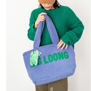 Bolso de Hombro de Felpa de Alta Calidad con Colgante de Animal Peludo, Bolso de Mano Femenino, Plegable y Fácil de Llevar, Bolso de Compras - Product Image 3