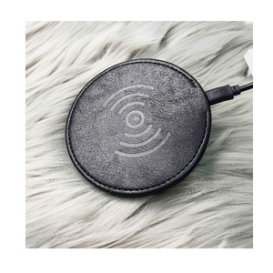 Chargeur de téléphone sans fil en cuir PU, chargeur de téléphone sans fil rond, chargeur de téléphone sans fil rapide personnalisé pour voiture. - Product Image 2