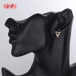 Aretes Huggie de Latón con Baño de Oro de 18k para <span class=keywords><strong>Mujer</strong></span>, Ideales para Bodas, Uso Diario, Gran Stock, MOQ 12, Accesorios al por Mayor - Product Image 6