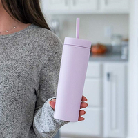 Changement de couleur réutilisable de tasses avec le couvercle et la tasse en plastique de paille