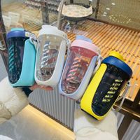 Grosir Garrafa De Shaker Mini Lucu Cangkir Pengocok Dipersonalisasi Protein Olahraga Cangkir Plastik Botol Pengocok Kustom Gym dengan Kait