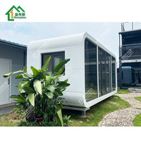 Maison-capsule écologique d'extérieur, pod de luxe préfabriqué avec cuisine et salle de bain