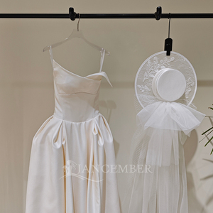 Vestido de Novia Moderno LY156, Asimétrico, Color Marfil, Satinado, con Cordones, Estilo Imperio, con Apliques Florales de Cristal, Ecológico, para Mujer - Product Image 5