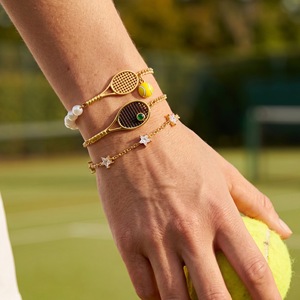 Bracciale con Charm a Forma di Racchetta da Tennis in Acciaio Inox, Placcato Oro con Stella e Perla, Gioielli Sportivi Impilabili per Donne - Product Image 1