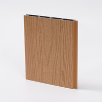 Panneau central de clôture en bois-plastique de deuxième génération pour usage extérieur en cour, imperméable, résistant à l'humidité et à la corrosion