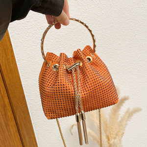 Sac à main seau de soirée polyvalent, chaîne incrustée de diamants, design de niche au tempérament - Product Image 2