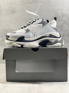 Zapatos deportivos de diseño clásico y lujoso con parte superior de malla ligera y transpirable, adecuados tanto para hombres como para mujeres, a la moda. - Product Image 5