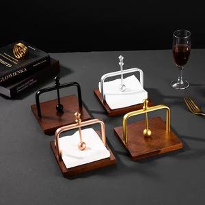 Elegante, duurzame, staande servetringen van pluche voor luxe restaurants - Product Image 5