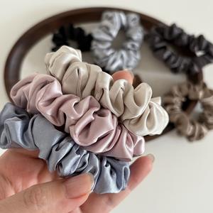 Nouvel arrivage <span class=keywords><strong>de</strong></span> chouchous élastiques pour femmes 7cm petit satin plissé petit grand chouchous haut élastique corde à nouer <span class=keywords><strong>queue</strong></span> <span class=keywords><strong>de</strong></span> <span class=keywords><strong>cheval</strong></span> - Product Image 6