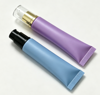 Crème pour les yeux en tube souple avec pompe à pression