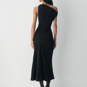 Robe longue décontractée noire élégante en satin uni, à épaules dénudées, avec tissu modal et décoration en cristal pour femme - Product Image 3