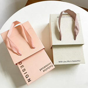 Bolsas de Papel para Regalos Personalizadas, Ecológicas, de Lujo, Reciclables, con Asas de Cinta, Impresión de Logotipo con Estampado en Caliente para Pequeñas Empresas - Product Image 6