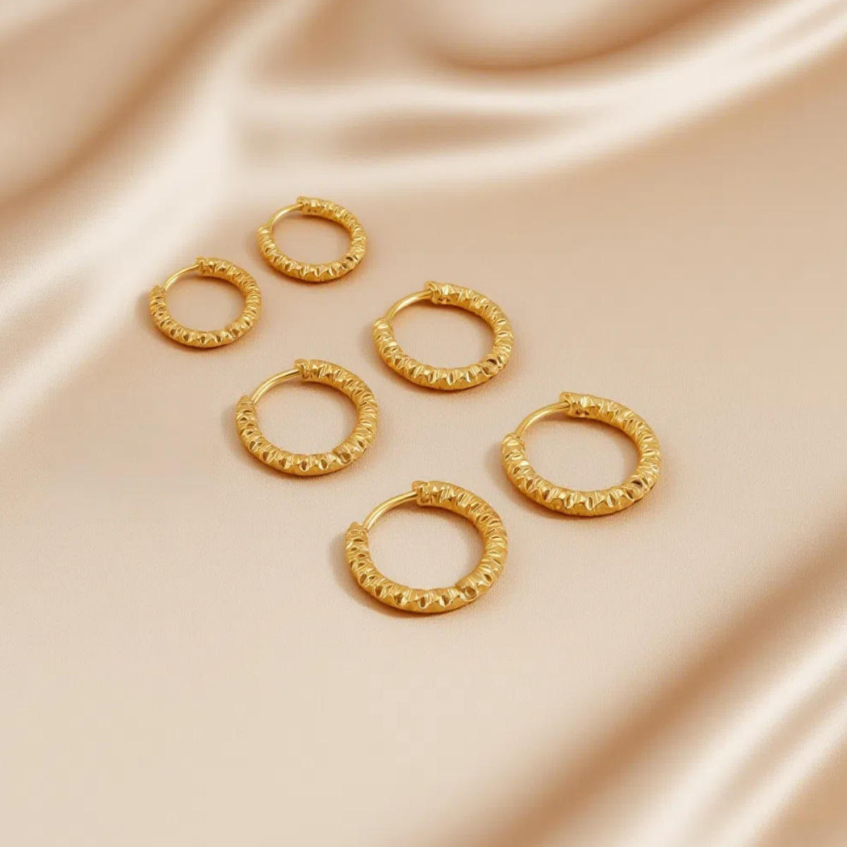 สามคู่ของทองคำสีสันสดใสลายดวงดาว