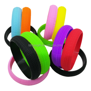 Pulseras de neumáticos grabadas personalizadas para carreras de motocicletas/Bicicletas-Regalos promocionales del equipo Mercancía de pandillas de motoristas - Product Image 1