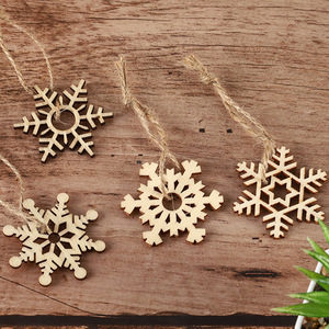 Colgante de copo de nieve de madera, adorno navideño artesanal, decoración hecha a mano 16x16 20x20 con cuerda para decoración navideña - Product Image 2
