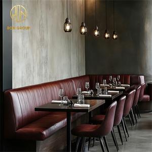 Ensemble de meubles de restaurant, de café et d'hôtel commerciaux en bois et cuir rouge moderne, canapé, banquette, table et chaises - Product Image 1