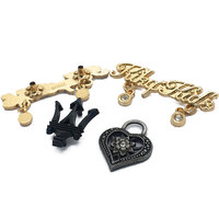 Plaques métalliques carrées personnalisables en relief 3D écologiques, étiquettes de marque moulées sous pression, patchs de logo personnalisés pour jeans, vêtements, abayas