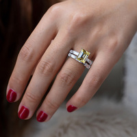 Fine Jewelry Emerald Cut Moissanite Bagues de fiançailles pour hommes et femmes 14k/18k Or jaune Bague en diamant unique