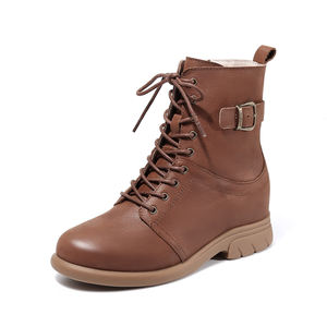 Botas de invierno de cuero genuino de vaca de primera calidad para mujer, de caña media, con suela suave, color marrón, con cremallera, para otoño, con aumento de altura a media pantorrilla - Product Image 1