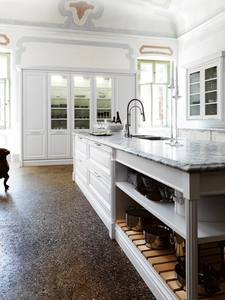 Cuisine moderne européenne, design îlot, armoires de cuisine blanches, plan de travail en quartz artificiel, robinet élégant en acrylique mural, porte en PVC - Product Image 5