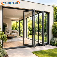 Porte pliante multi-panneaux en aluminium : Créez un passage large et sans obstacle pour l'entrée d'une grande maison familiale