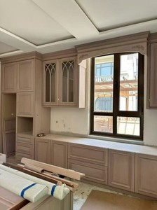 Vidéo de mise à jour d'usine : Échantillon de contrôle qualité de meuble de cuisine en bois massif, armoire en verre sur mesure, sans retouche, avec éclairage intégré (photo réelle) - Product Image 1