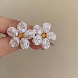 Boucles d'oreilles en argent 925 avec fleurs baroques et perles, boucles d'oreilles élégantes et luxueuses pour femmes - Product Image 4