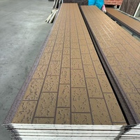 Panneaux sandwich isolants modernes de haute qualité, bardage métallique, panneaux muraux acoustiques en polyuréthane pour les murs extérieurs des entrepôts