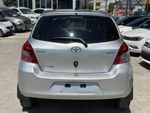 <span class=keywords><strong>Yaris</strong></span> 2010 1.5L Cambio Automatico Berlina - Guida a Sinistra, Interni in Pelle Scura R15, Emissioni Euro VI, Ben Tenuta, Efficiente nei Consumi - Product Image 5