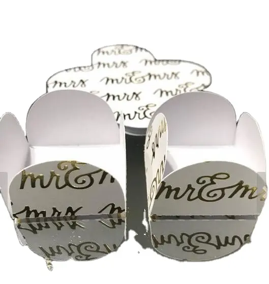 Mr & Mrs White and Gold Cake Ball-ケーキポップ-チョコレートトリュフのラッパーペーパー、ライナー、または好意の箱。