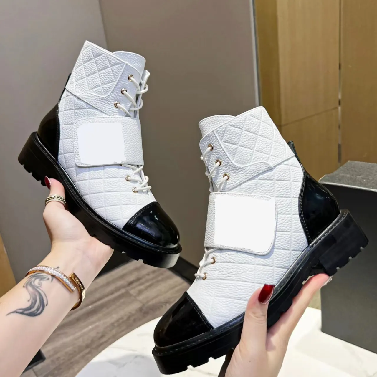 Neues Design Top-Qualität guter Preis berühmte Marke Luxus Leder Winter Designer flache Stiefel für Frauen