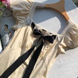 เดรสผู้หญิงสไตล์วินเทจฝรั่งเศส ผ้าลูกไม้เนื้อนุ่มระบายอากาศได้ดี ผ้าฝ้ายเมอร์เซอไรซ์ เอวเข้ารูปทรงธรรมชาติ ความยาวปานกลาง คอเหลี่ยม แขนพอง - Product Image 5