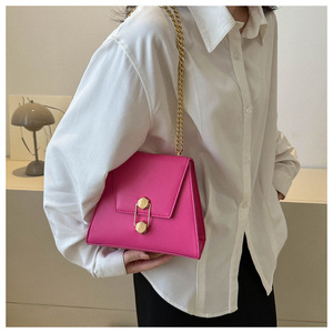 I-0949 Factory <b>Women</b> Hnadbags Fashion Solid Color <b>Crossbody</b> <b>Bag</b> Lock Chain <b>Bag</b> Trapezoidal <b>Small</b> square <b>Bags</b> - Product Image 4