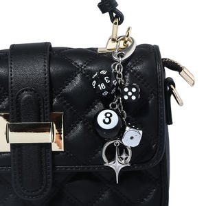 Llavero con Colgante de Dado de 8 Bolas - Accesorios Lindos para Bolsos y Carteras - Llavero Estético para Mujeres y Hombres - Product Image 5