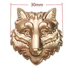 Botón de cabeza de lobo de alta calidad accesorios de ropa de botón cosidos a mano de metal personalizados - Product Image 3