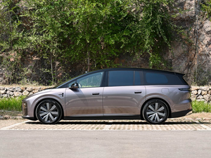 2026 LI <span class=keywords><strong>I9</strong></span> HOME EDITION 6-Sitzer, 4WD Rein Elektrisches SUV, 705km CLTC, 800V 5C Superladung, Familienfahrzeug für Stadt & Langstrecken - Product Image 4