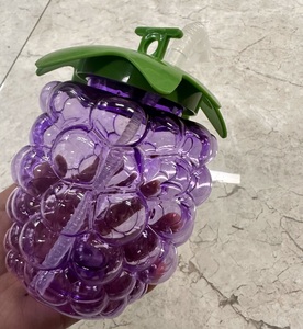 Tasses orange <span class=keywords><strong>avec</strong></span> pailles Tasses orange en plastique <span class=keywords><strong>avec</strong></span> couvercles fermés Tasses de fête hawaïennes Décorations de fête - Product Image 3