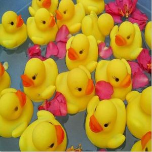 Mini canard en caoutchouc jaune pour enfants, jouet de bain flottant avec son, pour la douche ou la baignade, lot en vrac pour la salle de bain de bébé - Product Image 4