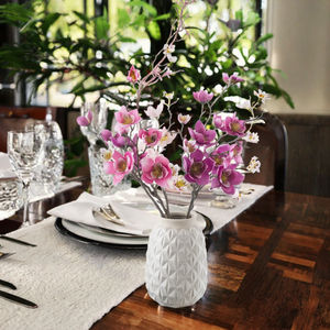 Fleur artificielle en tissu magnolia à longue tige, faite à la main, pour la décoration de table de Pâques, de la fête des mères et de Noël - Product Image 1