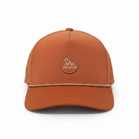 Casquette de baseball personnalisée à 5 panneaux avec broderie, orange rouille, perforations découpées au laser, visière incurvée, fermeture snapback, pour sports de plein air