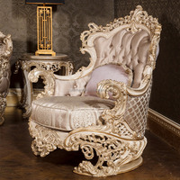 Canapé classique sculpté, élégant canapé doré, ensemble table et chaise, style français, salon, meubles en bois, canapé de luxe