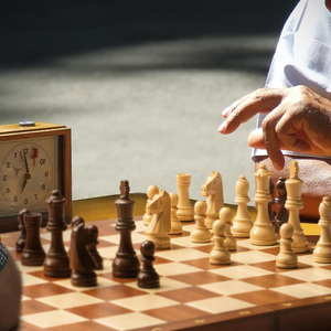 Wooden <strong>Chess</strong> <strong>Game</strong> <strong>Set</strong> With 2 Extra Queens - Product Image 5